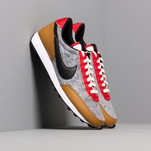 Nike W Daybreak Qs Gold Suede/ Black-University Red-Sail