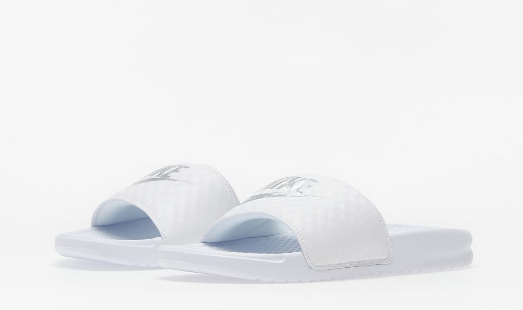 Дамски Чехли и джапанки Nike
